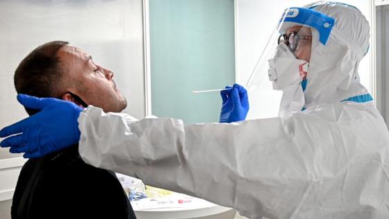 Juez ratifica solicitud de prueba PCR para viajeros Juez ratifica solicitud de prueba PCR para viajeros