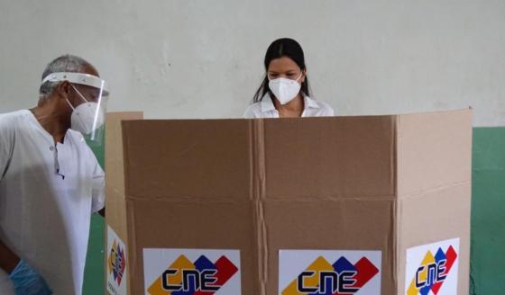 Venezolanos votan en elecciones boicoteadas por oposición