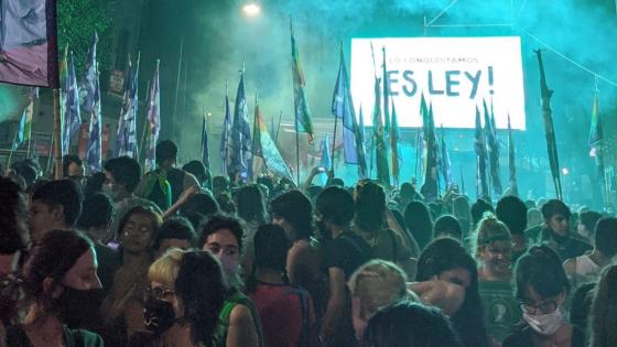 Argentina legalizó el aborto tras reñida votación Argentina legalizó el aborto tras reñida votación