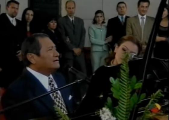 Armando Manzanero en la boda de Betty