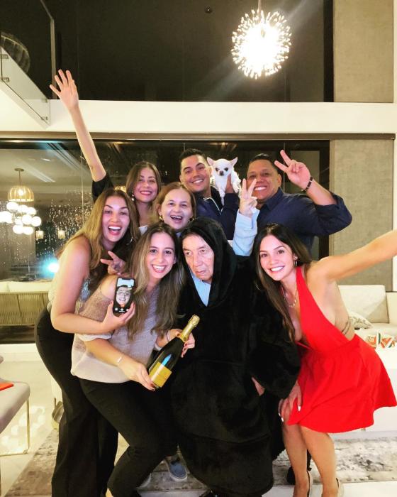 Mamá de Lina Tejeiro se burla de los envidiosos con meme Mamá de Lina Tejeiro se burla de los envidiosos con meme
