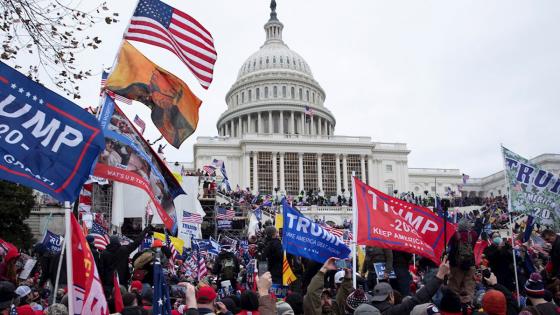 Líderes políticos reaccionan al caos en el capitolio de Estados Unidos 