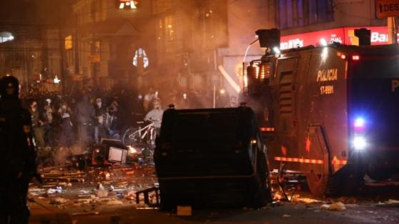 La Fiscalía anunció la imputación de cargos a 3 uniformados por el presunto homicidio de 4 personas en las manifestaciones del 9 de septiembre tras el asesinato de Javier Ordoñez. La Fiscalía anunció la imputación de cargos a 3 uniformados por el presunto homicidio de 4 personas en las manifestaciones del 9 de septiembre tras el asesinato de Javier Ordoñez.