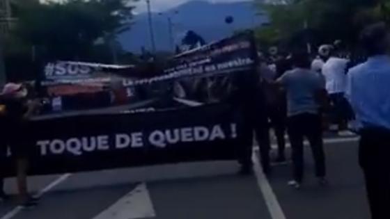 Medellín: protestas en la Alpujarra por toque de queda Medellín: protestas en la Alpujarra por toque de queda