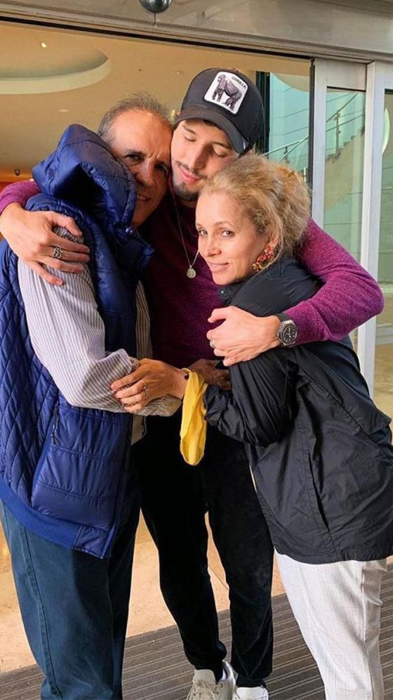 Sebastián Yatra y sus padres Sebastián Yatra y sus padres