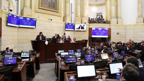 Senadores piden audiencia sobre compra de vacunas contra el Covid-19