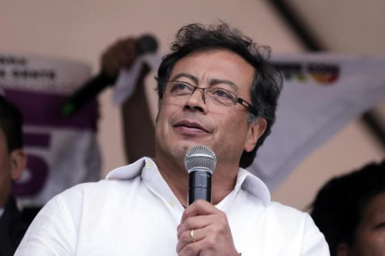 La estrategia de Gustavo Petro para convencer a cospiranoícos