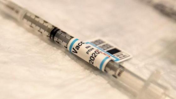 Invima aprueba uso de vacuna Pfizer contra covid-19 en Colombia