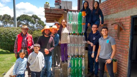 Emprendimiento social Ekomuro Más de 8.000 metros cúbicos de aguas lluvias recuperadas y 10.500 botellas reutilizadas en la composición de los tanques de almacenamiento son algunas de las cifras de impacto.