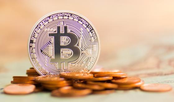 El bitcóin renueva el máximo histórico al superar los 43 mil dólares