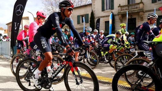 ¡Por poco! Egan Bernal se slava de caída en etapa 1 en Estrella de Besseges