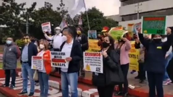 Maestros protestan en Bogotá regreso a clases