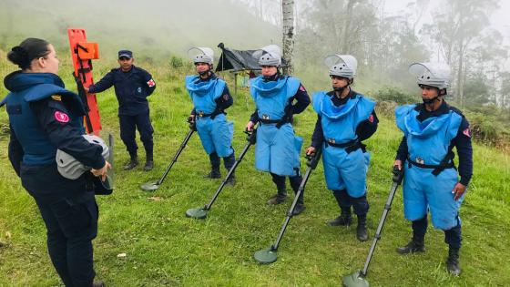 Teniente desminado humanitario 