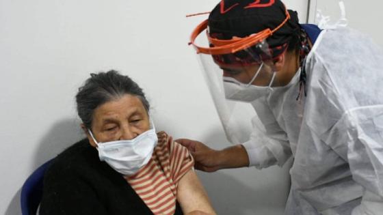 Vacunación de adultos mayores en Bogotá