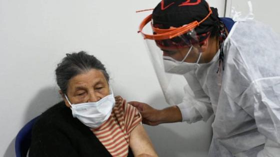 Vacunación de adultos mayores en Bogotá Vacunación de adultos mayores en Bogotá