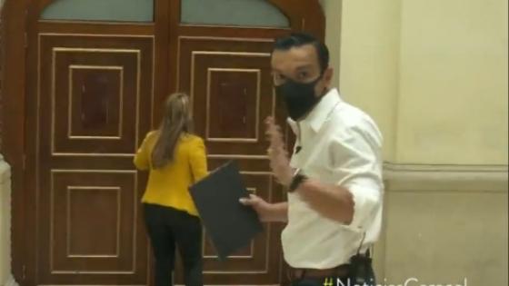 El chiste de Juan Diego Alvira sobre el Congreso durante un informe El chiste de Juan Diego Alvira sobre el Congreso durante un informe