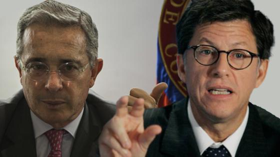 Intensa pelea de Álvaro Uribe con José Miguel Vivanco 