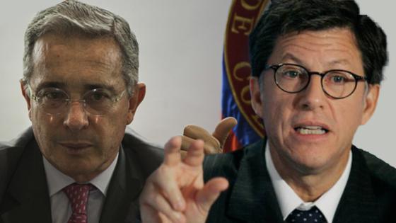 Intensa pelea de Álvaro Uribe con José Miguel Vivanco Intensa pelea de Álvaro Uribe con José Miguel Vivanco