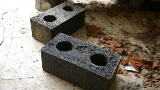 bloque impermeable hecho con asfalto reciclado