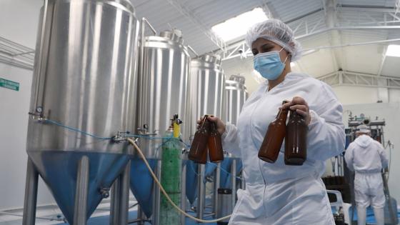 La Roja, la cerveza de los desmovilizados de las FARC La Roja, la cerveza de los desmovilizados de las FARC