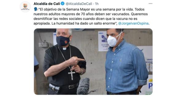 Monseñor Darío de Jesús Monsalve se vacuna contra el Covid-19