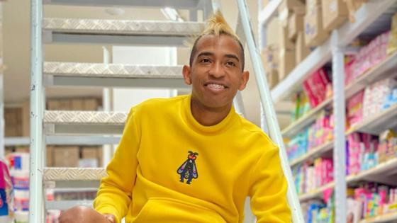 'Negro Está Claro', el influencer que lleva ayudas a SiloéNe