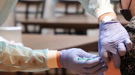 395 personas habrían sido vacunadas sin estar priorizadas en Bogotá 395 personas habrían sido vacunadas sin estar priorizadas en Bogotá