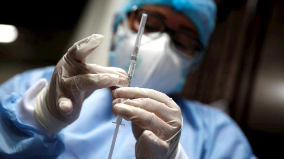 Habilitan línea para agilizar vacunas de mayores de 80 años en Cali