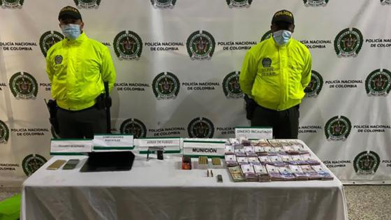 carro que se cayó de un quinto piso en Medellín Lo que hallaron en el carro que se cayó de un quinto piso en Medellín