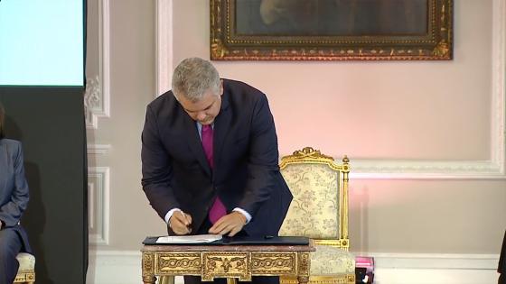 Duque firmó decreto para la protección de migrantes venezolanos