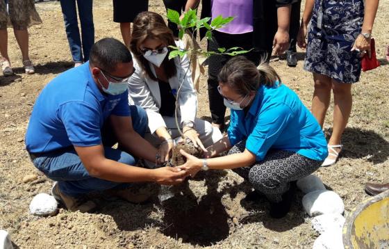 Rinden homenaje a trabajadores de la salud fallecidos en pandemia