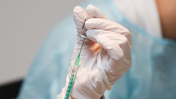 Mujer de 67 años se vacunó sin ser su turno