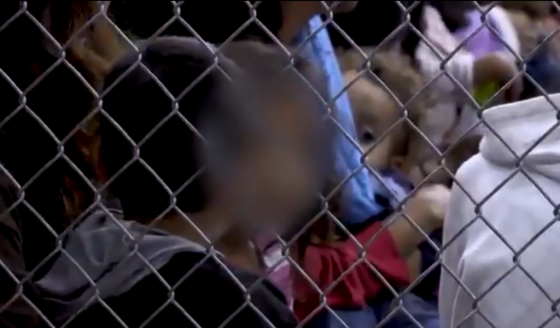 Pentágono recibe solicitud para albergar a niños migrantes no acompañados