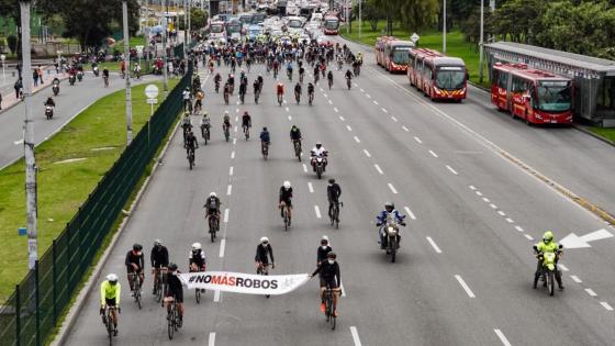 Ciclistas protestan al norte de Bogotá contra la inseguridad
