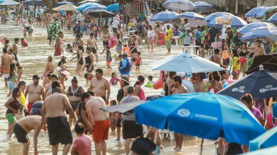 Acapulco, lleno de gente pese a nueva ola de covid-19