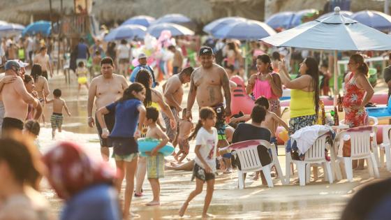 Acapulco, lleno de gente pese a nueva ola de covid-19