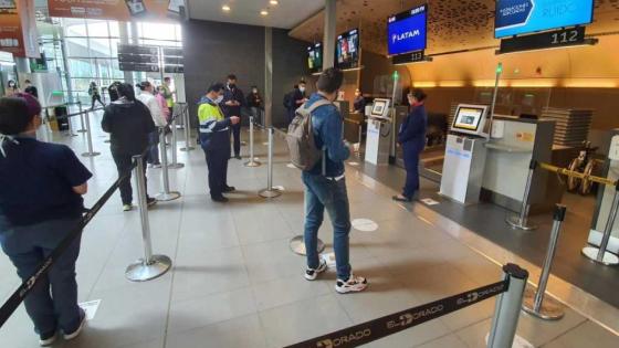 Formulan cargos a 26 aerolíneas por normas que perjudicarían usuarios Formulan cargos a 26 aerolíneas por normas que perjudicarían usuarios