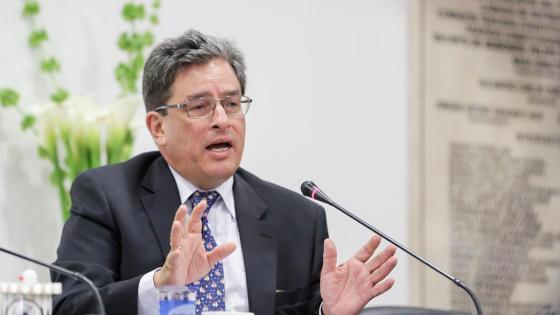 “Colombia tiene caja para 6 semanas”, advierte Carrasquilla 