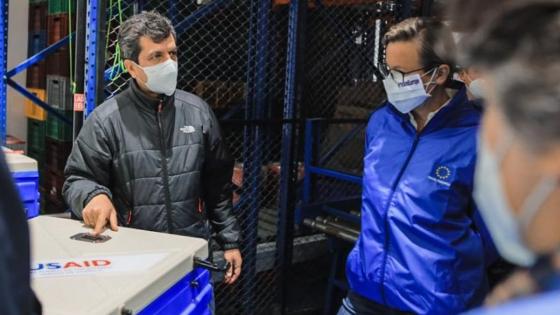 Colombia recibió este domingo más de 900 mil vacunas de AstraZeneca Colombia recibió este domingo más de 900 mil vacunas de AstraZeneca