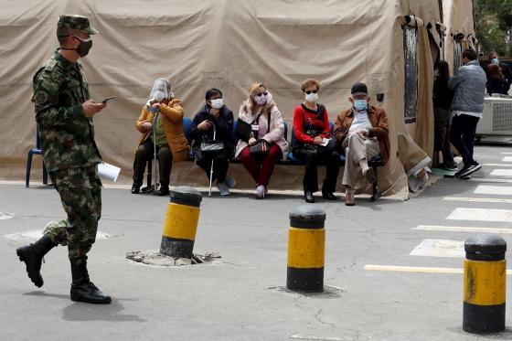 Ejército vacuna a militares retirados y familiares de 80 años Ejército vacuna a militares retirados y familiares de 80 años