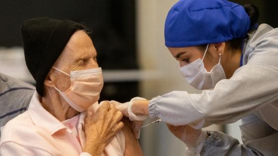 Medellín: Nuevos puntos de vacunación en Popular, Santa Cruz y Aranjuez
