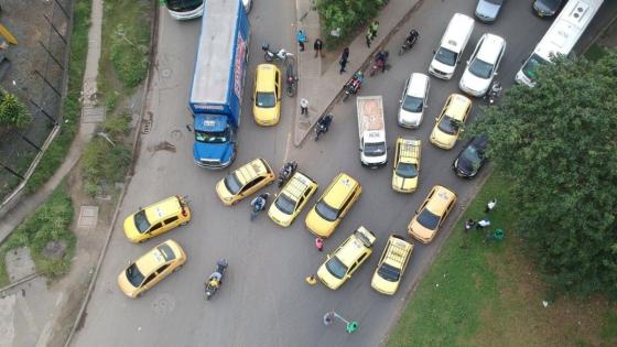 Bloqueos en Cali por taxistas