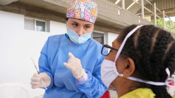 Adultos mayores de 65 años ya se pueden vacunar en Cali Adultos mayores de 65 años ya se pueden vacunar en Cali