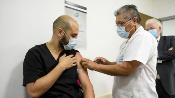 EE. UU. garantiza vacunación a migrantes indocumentados