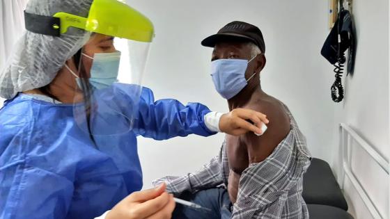 Mayores de 60 años ya se pueden vacunar en Cali y Medellín Mayores de 60 años ya se pueden vacunar en Cali y Medellín