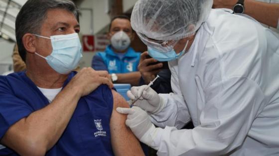 Gobierno planea vacunar 8 millones de personas para mayo