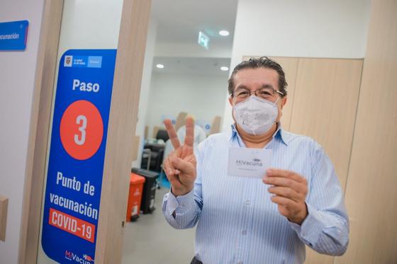 Ministro de Salud fue vacunado contra el Covid-19 Ministro de Salud fue vacunado contra el Covid-19