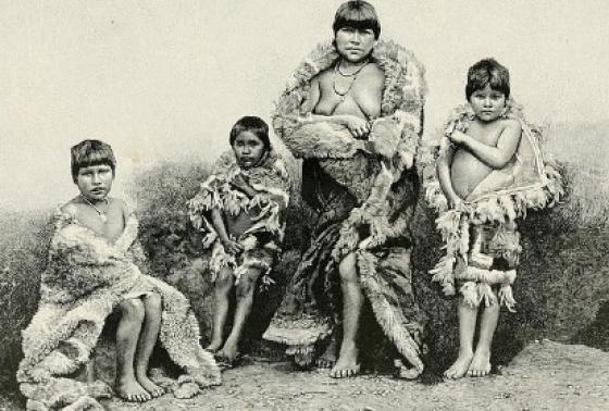 últimos sobrevivientes de los indios “Alacalufes”