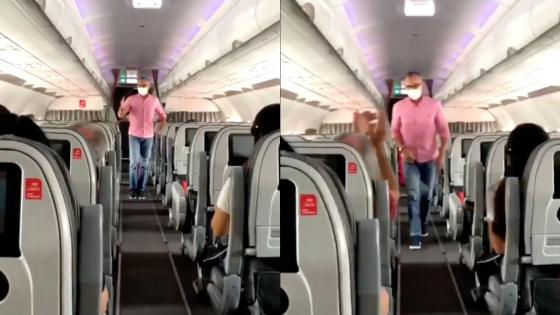 Protesta contra la reforma tributaria en un avión