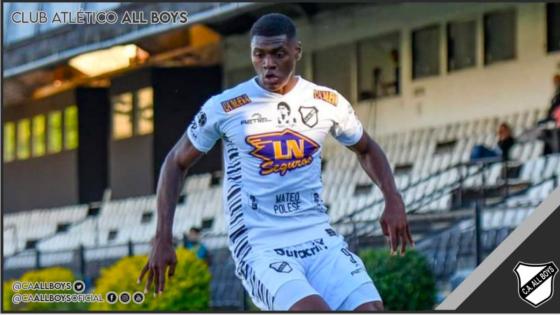 Futbolista colombiano sufrió un paro cardiaco en pleno partido Futbolista colombiano sufrió un paro cardiaco en pleno partido